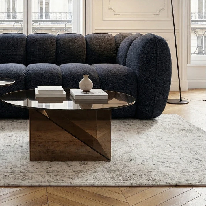 Table basse ronde en verre ambre esprit seventies