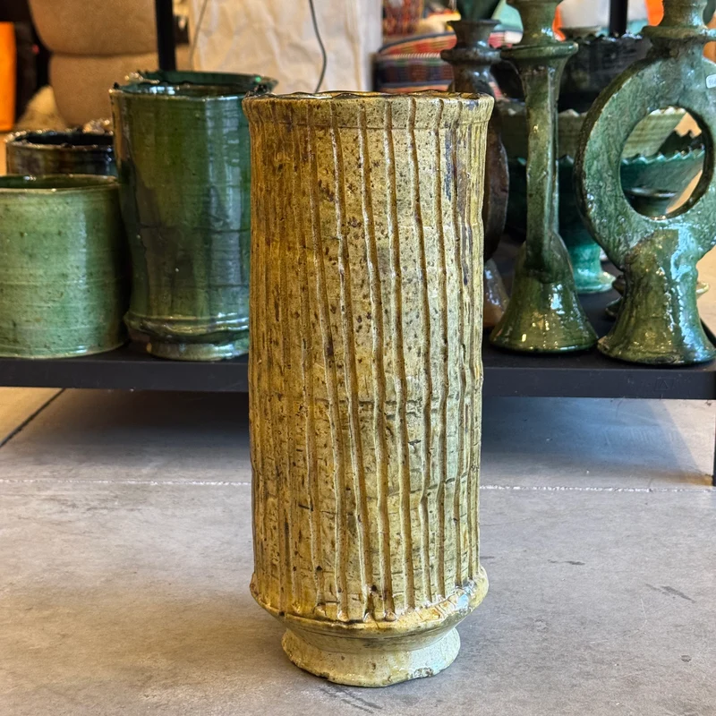 Vase droit strié en poterie traditionnelle de Tamegroute