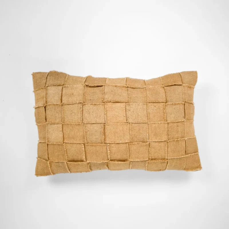 Coussin rectangulaire en tissage de bandes croisées