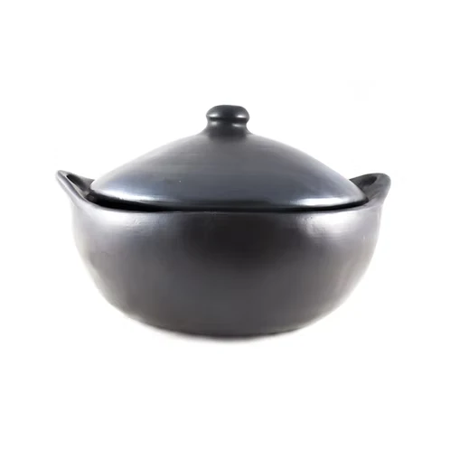 Cocotte ovale avec couvercle en poterie noire de La Chamba en Colombie