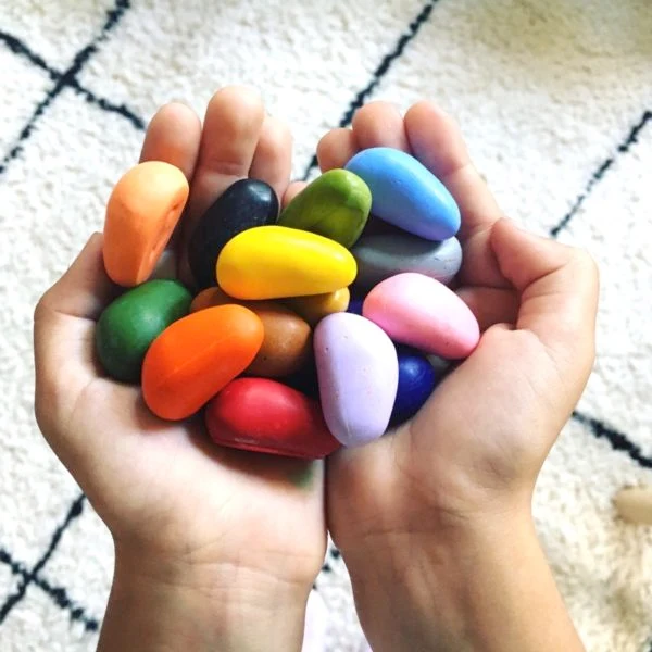 Crayons de cire en forme de cailloux pour les petits
