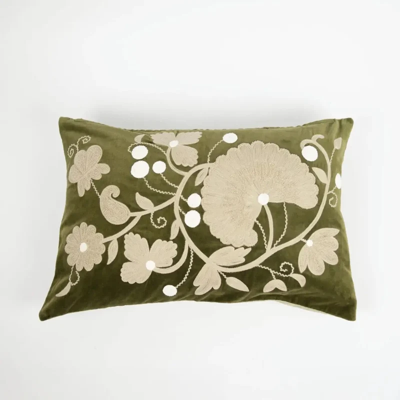 Coussin rectangulaire en velours imprimé et broderies