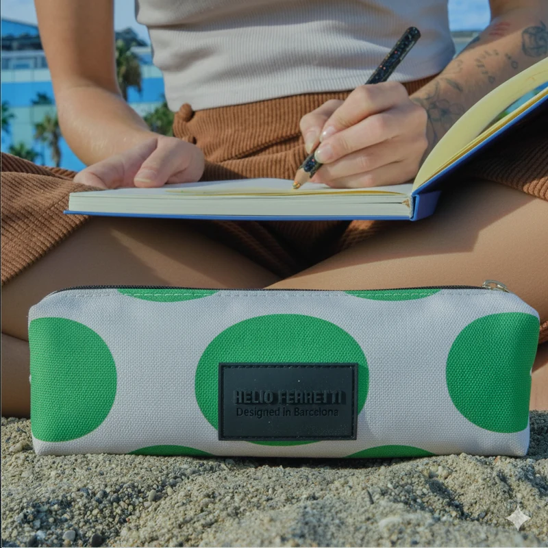 Trousse pour crayon ou maquillage blanche à pois vert