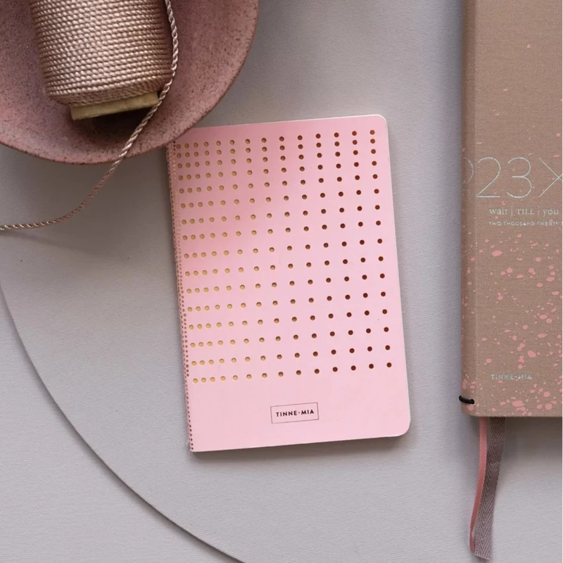 Carnet A6 de poche - Couverture rose avec pointillés perforés
