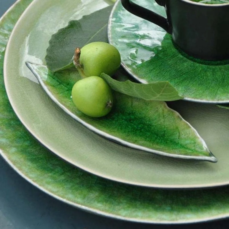 Assiette Feuille de laurier en grès vert par Christian TORTU