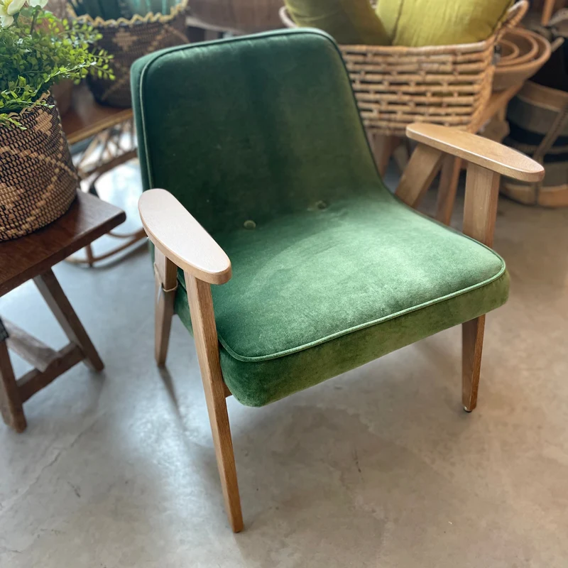 Fauteuil 366 inspiration année 70 en chêne et velours vert - 366 CONCEPT