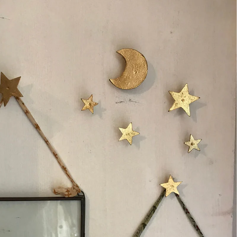 Clou décoratif en laiton en forme de croix - Boncoeurs