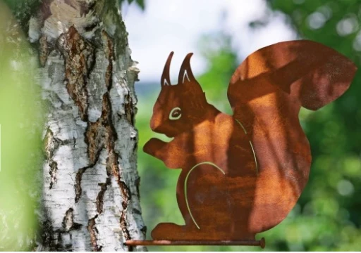 Ecureuil en métal rouillé trompe l'oeil pour votre jardin