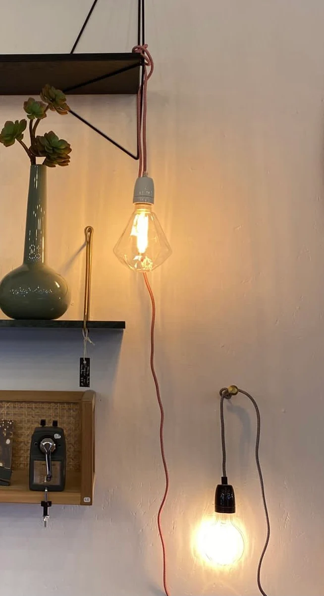 Ampoule LED décorative design "striée" ronde