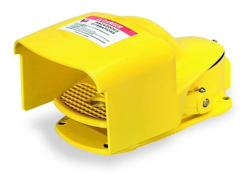 FOOT SWITCH SPDT SPRING RETURN WITH PEDAL & SIDE SHIELD